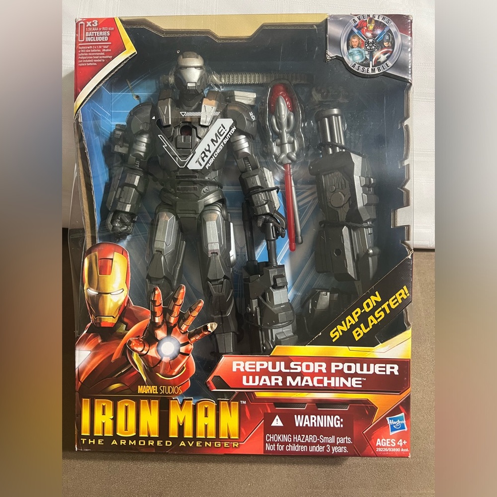 IRON MAN~The Armored Avenger Figure~Repulsor Power War Machine~Hasbro, 2010
